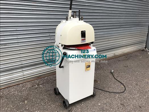 Daub DV10 Semi automatic bun divider rounder