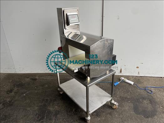 Safeline metal detector