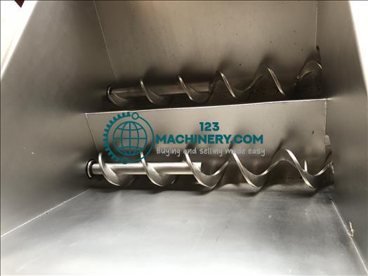 Leonhardt Stainless hopper and twin screw feeder