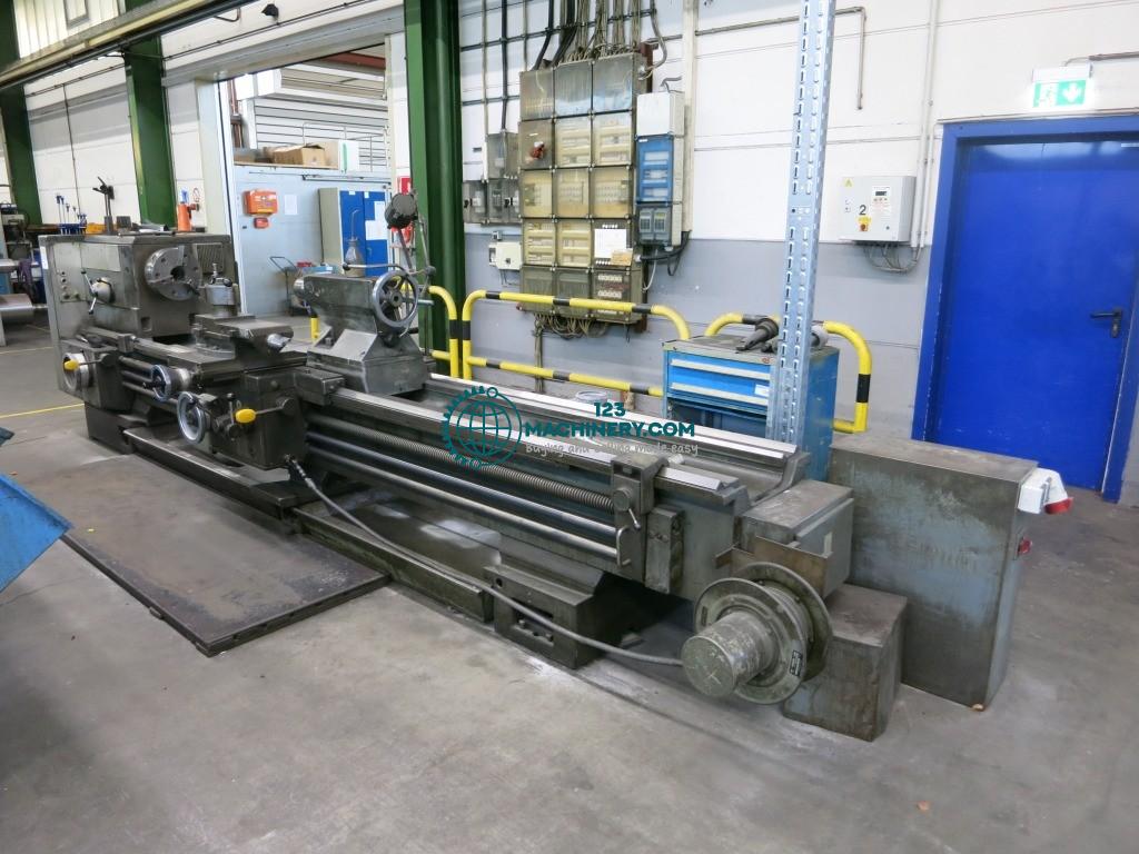 Leit- und Zugspindeldrehmaschine