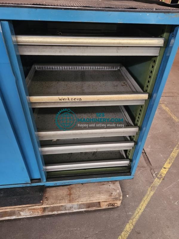 Türenschrank