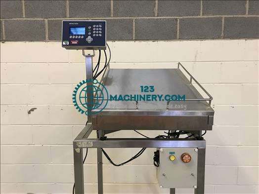 Mettler Toledo IND560 platform scale