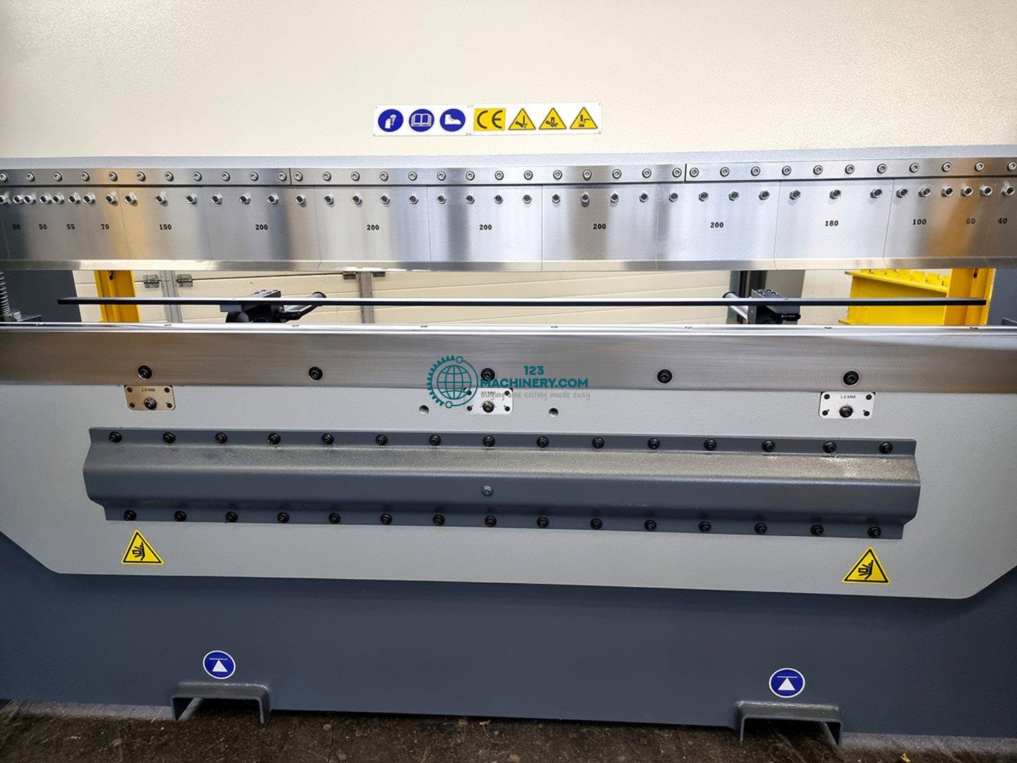 Mostrar anuncio Hydraulic folding machine FINTEK V-AMH 2035