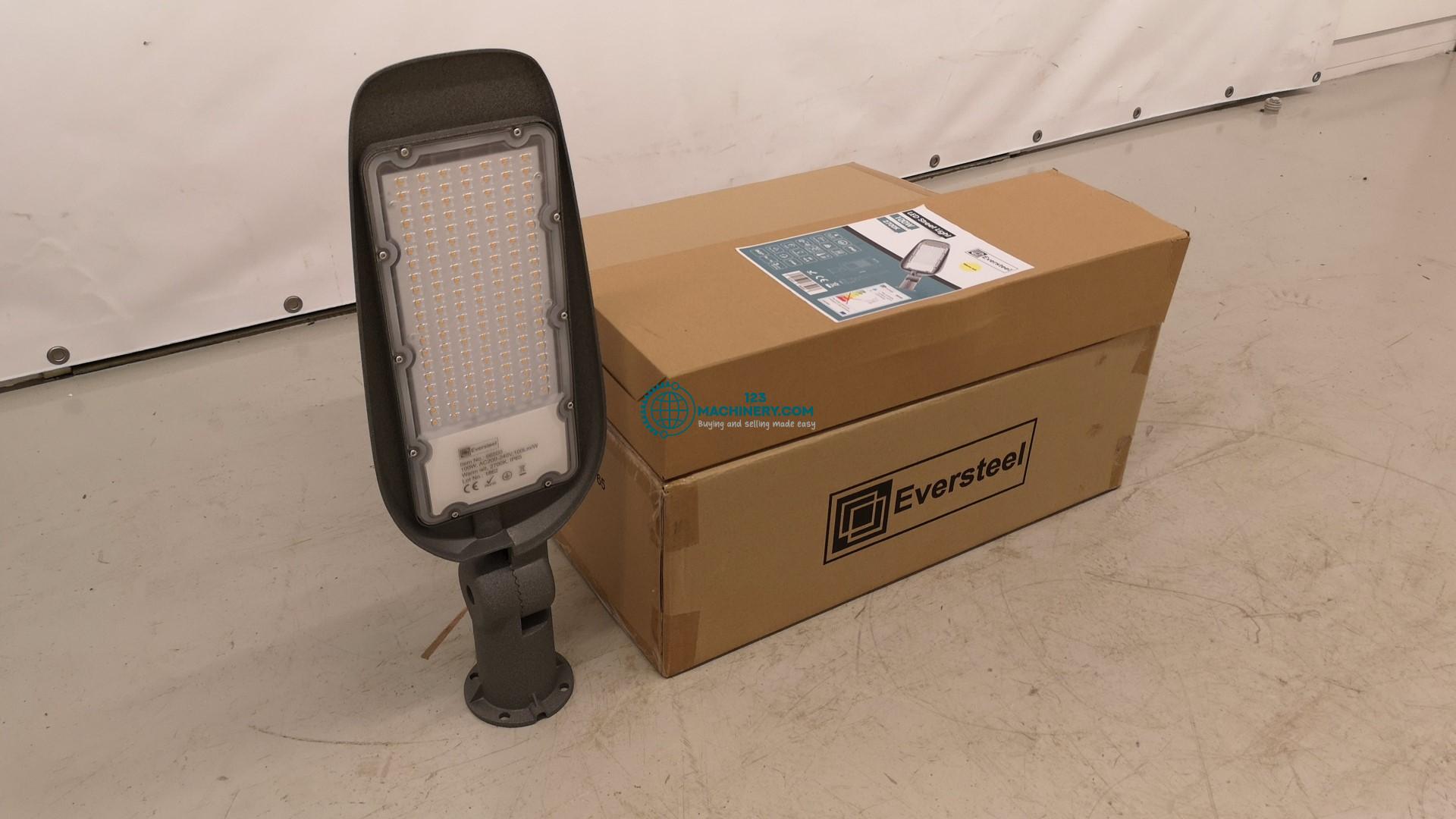 5x unbenutzte Eversteel LED StraÃŸenlaterne 100 Watt Beleuch