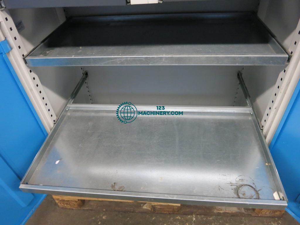 Toon advertentie Türenschrank