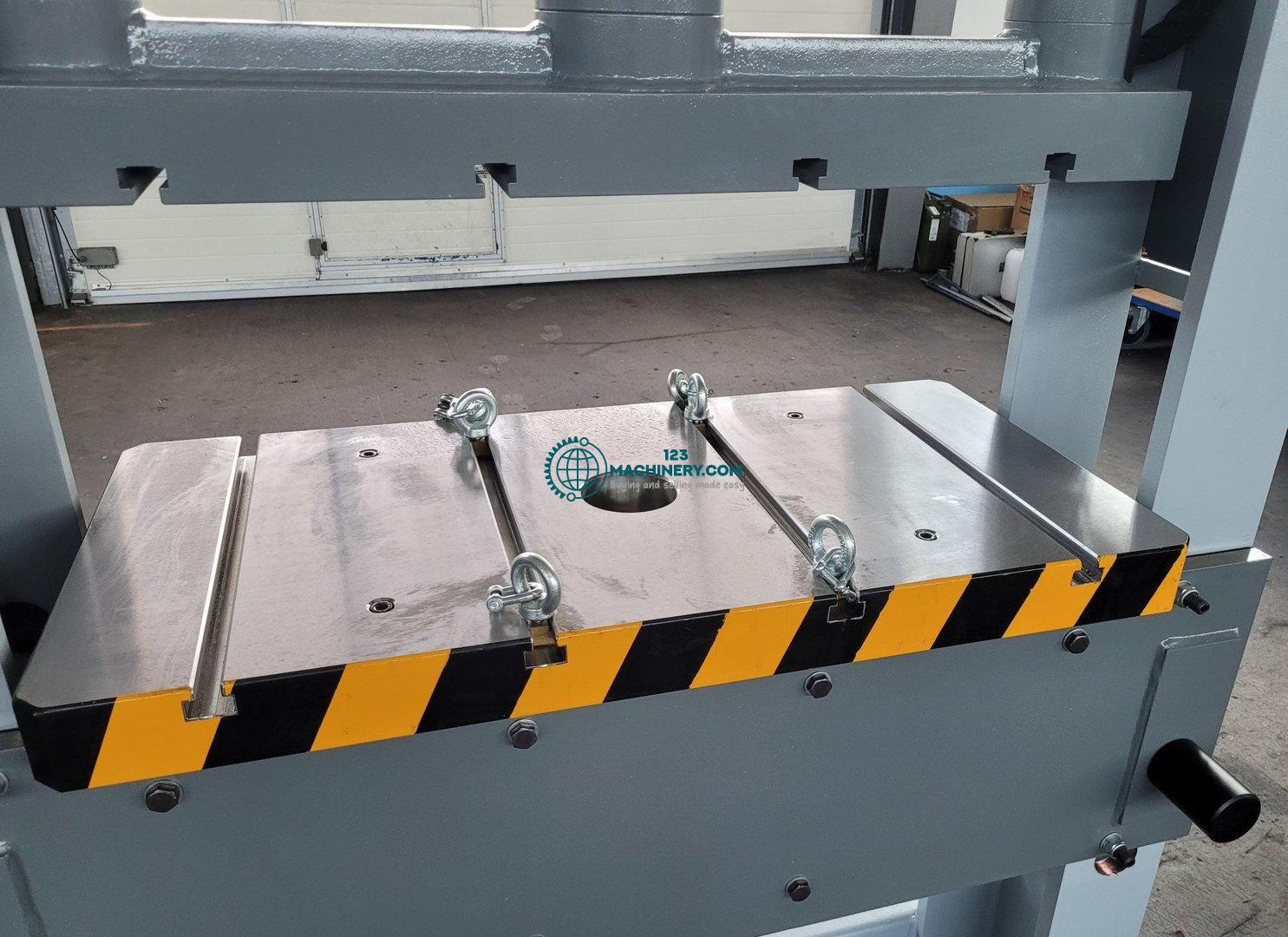 Afficher l`annonce Hydraulic workshop press HESSE by LFSS AT 1020/100