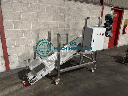 NNP Flighted elevator conveyor