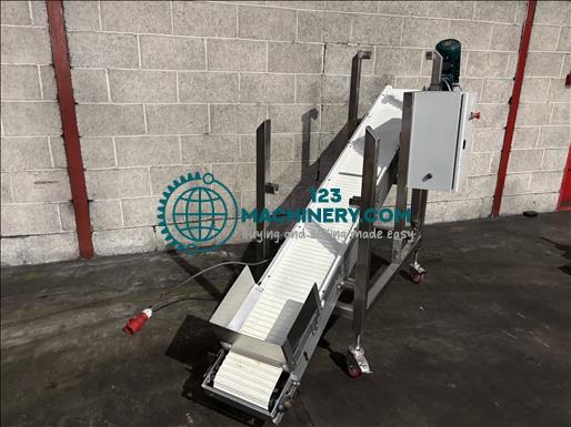NNP Flighted elevator conveyor
