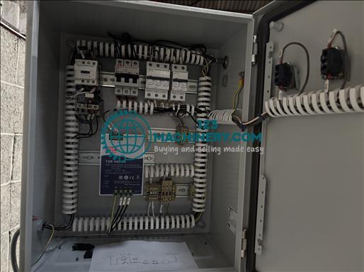 NNP Flighted elevator conveyor