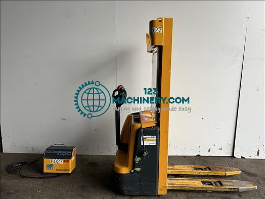 Jungheinrich EJC112RK Electric pallet stacker