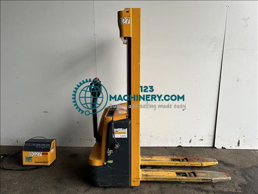 Jungheinrich EJC112RK Electric pallet stacker