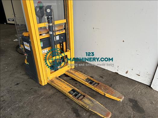 Jungheinrich EJC112RK Electric pallet stacker