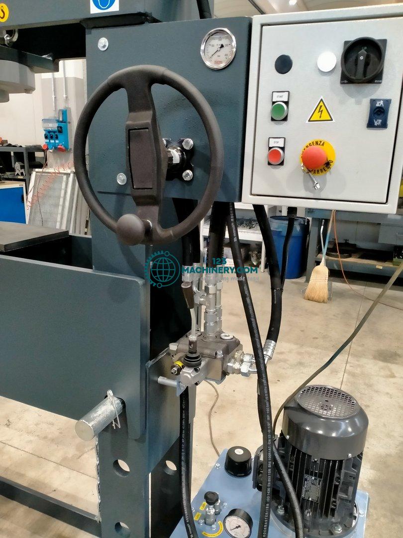 Afficher l`annonce Hydraulic workshop press SICMI PSV 50