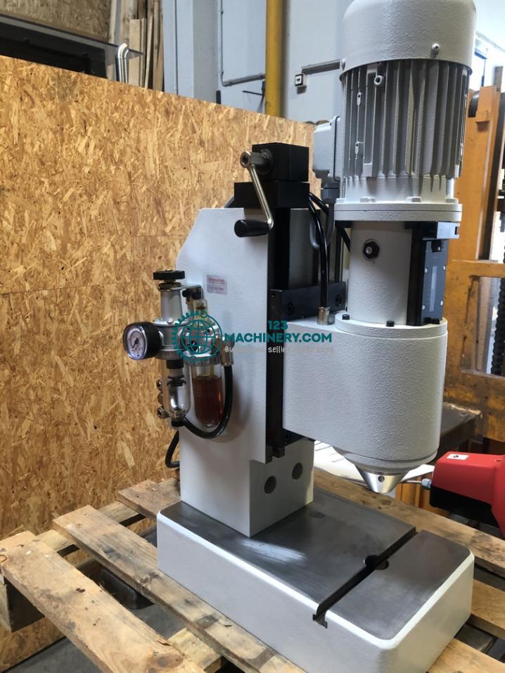 D. Friedrich GmbH R100 riveteuse orbitale