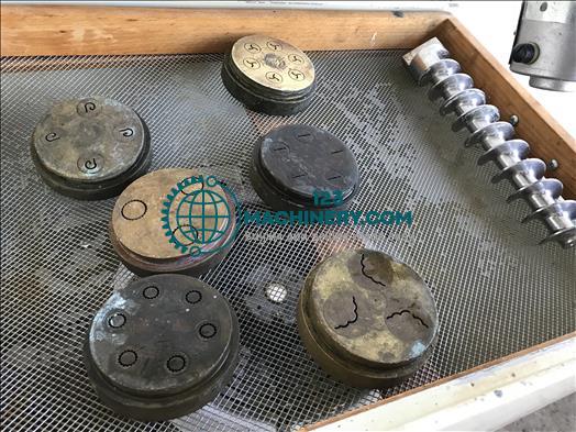 Toon advertentie Dominioni Punto and Pasta Pasta extruder machine