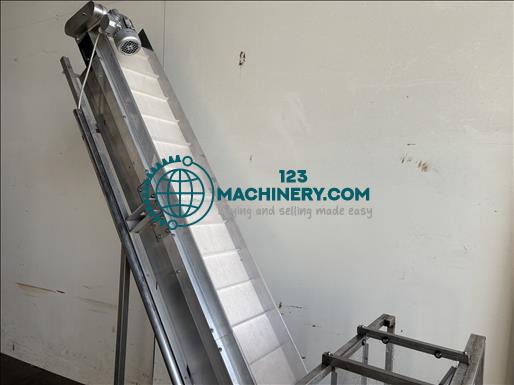 Dorner flighted elevator conveyor