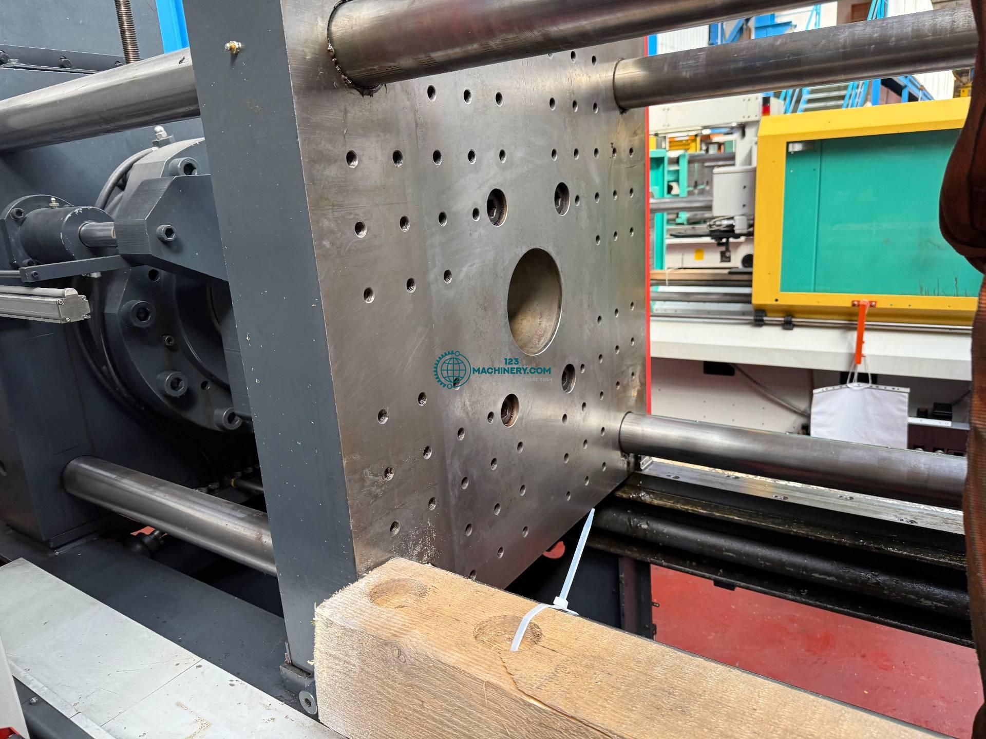 Toon advertentie Used FERROMATIK MILACRON K-200 S