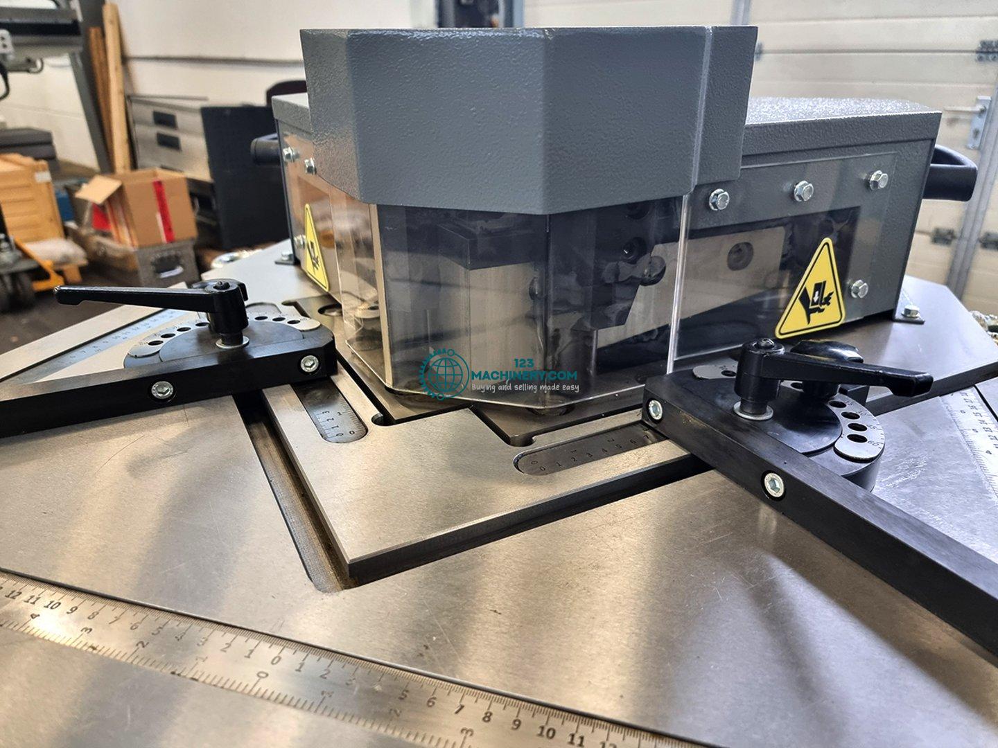 Mostrar anuncio Notching machine with fixed angle HESSE by LFSS HN