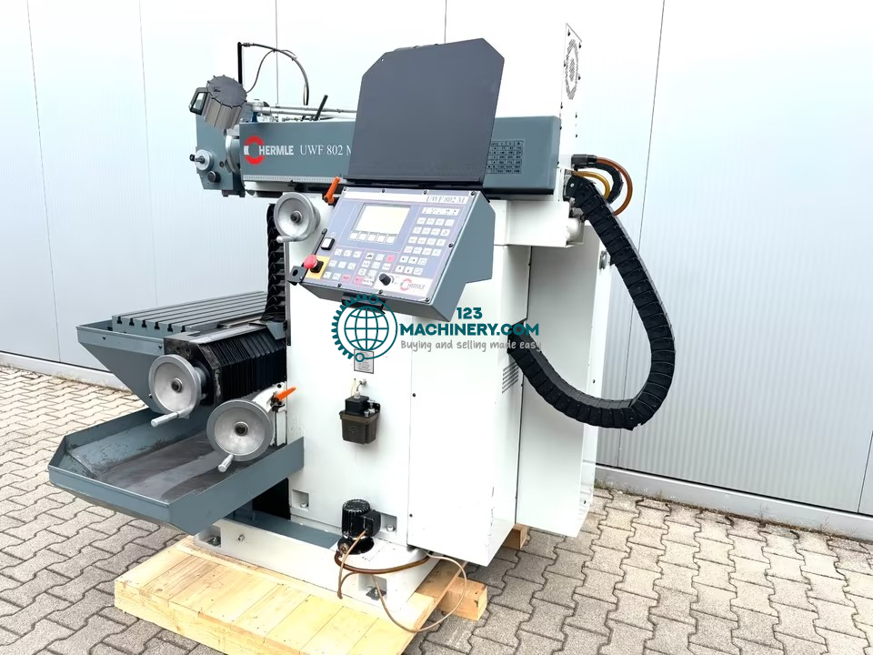 Universalfräsmaschine HERMLE UWF 802 M mit Strecke