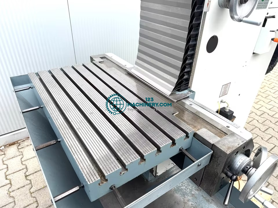 Universalfräsmaschine HERMLE UWF 802 M mit Strecke
