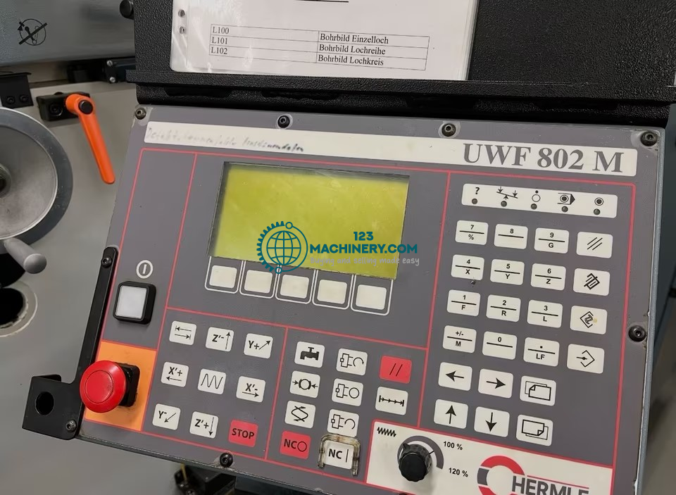 Universalfräsmaschine HERMLE UWF 802 M mit Strecke
