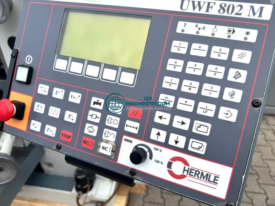 Universalfräsmaschine HERMLE UWF 802 M mit Strecke