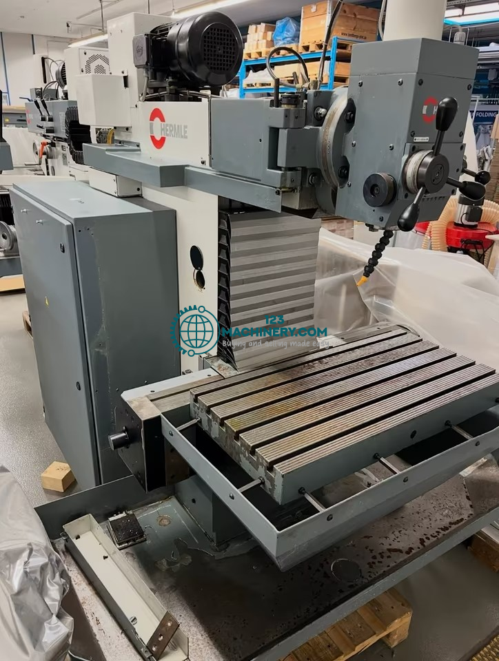 Universalfräsmaschine HERMLE UWF 802 M mit Strecke