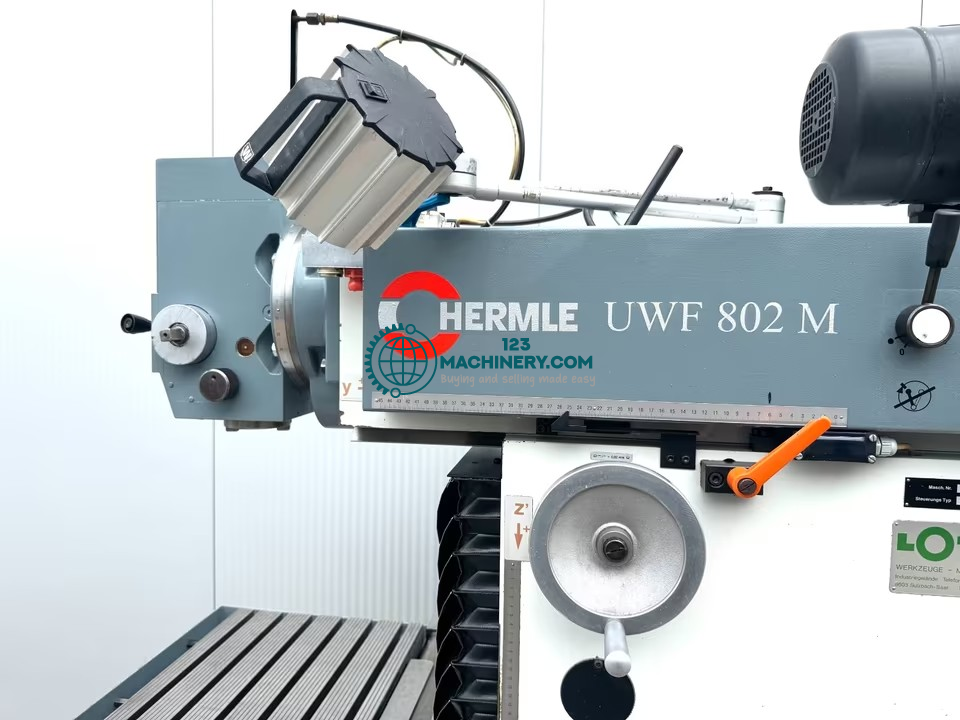 Universalfräsmaschine HERMLE UWF 802 M mit Strecke