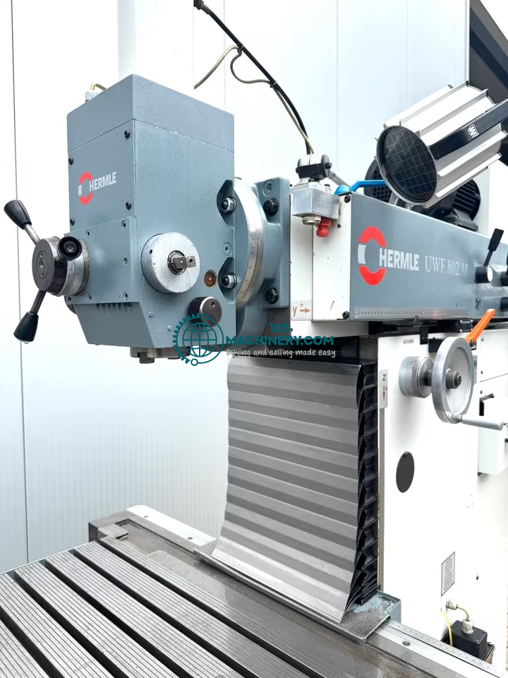 Universalfräsmaschine HERMLE UWF 802 M mit Strecke