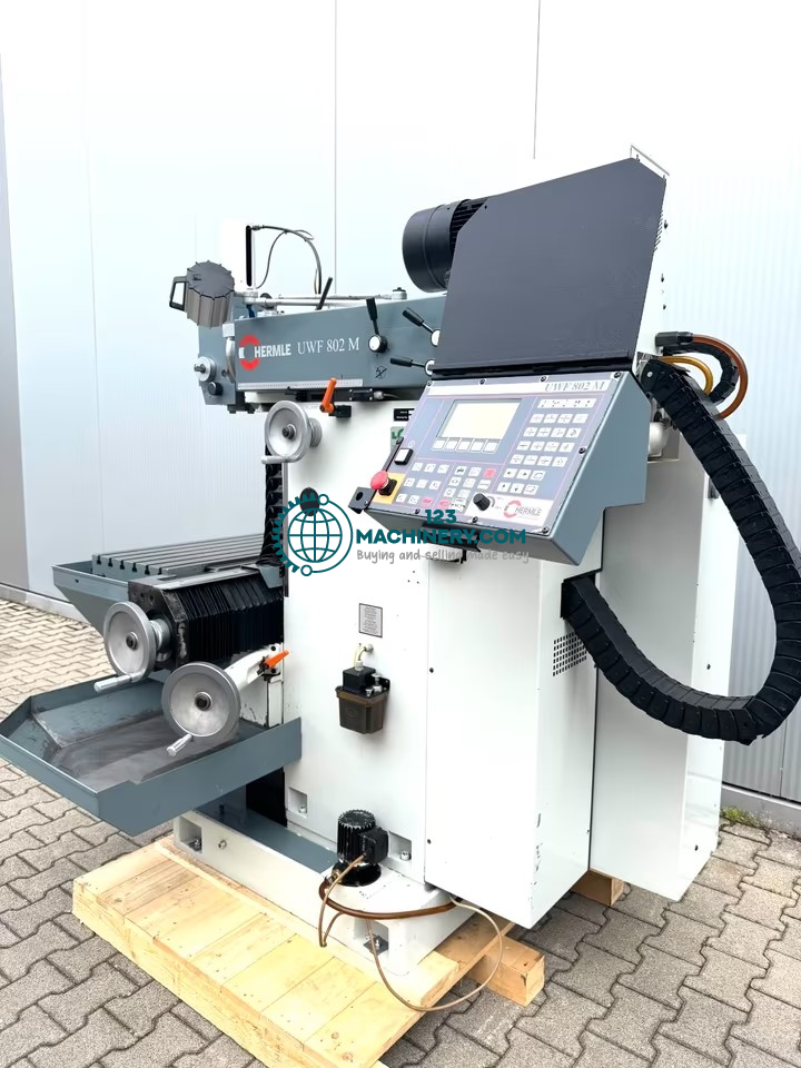 Universalfräsmaschine HERMLE UWF 802 M mit Strecke