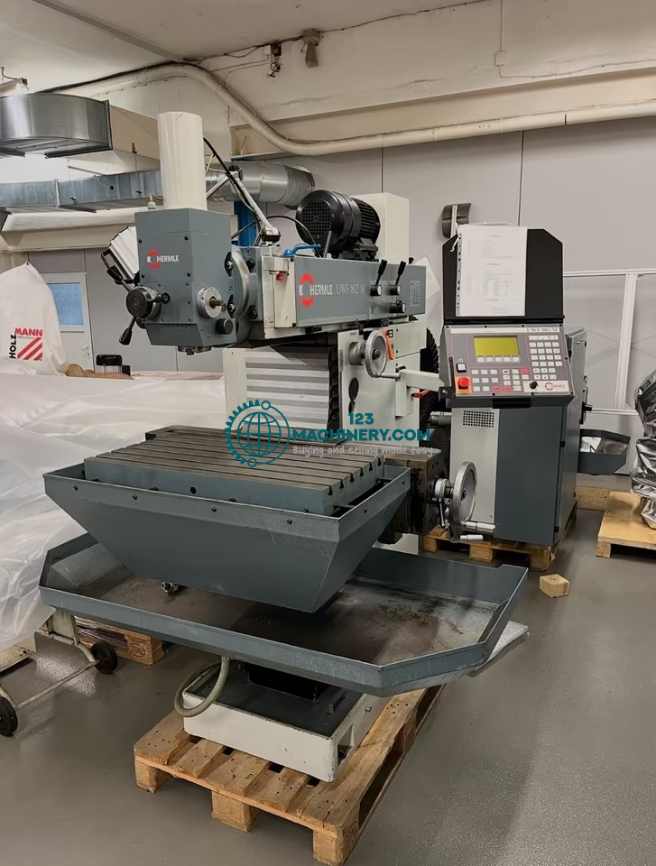 Universalfräsmaschine HERMLE UWF 802 M mit Strecke