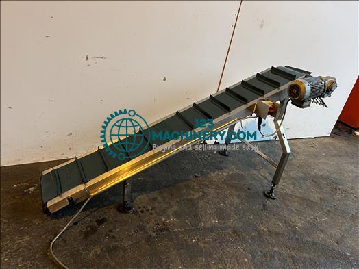 NNP Flighted elevator conveyor