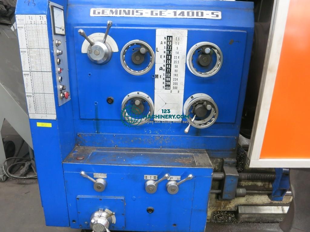 Leit- und Zugspindeldrehmaschine