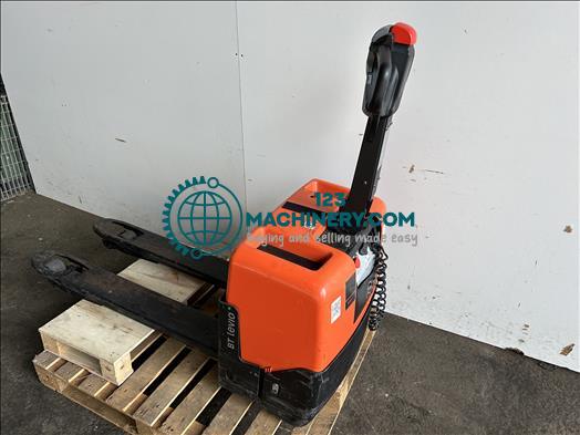 Toyota LWE130 Powered pallet truck