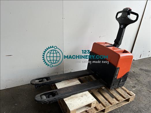 Toyota LWE130 Powered pallet truck