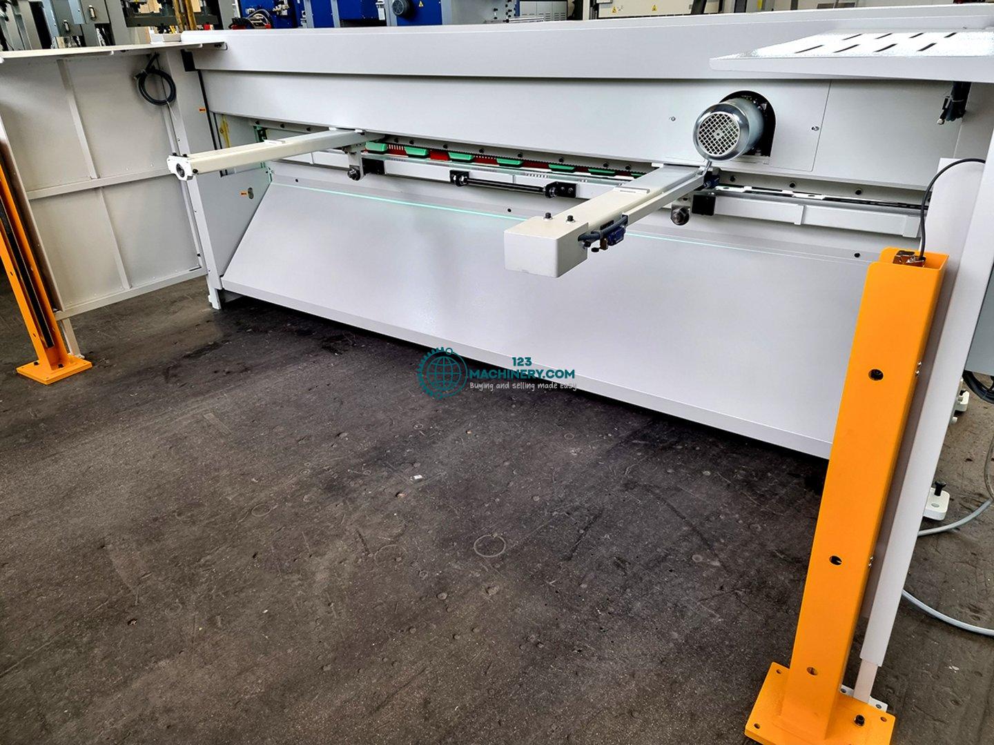 Toon advertentie Motorized plate shear HESSE by DURMA MS 3004