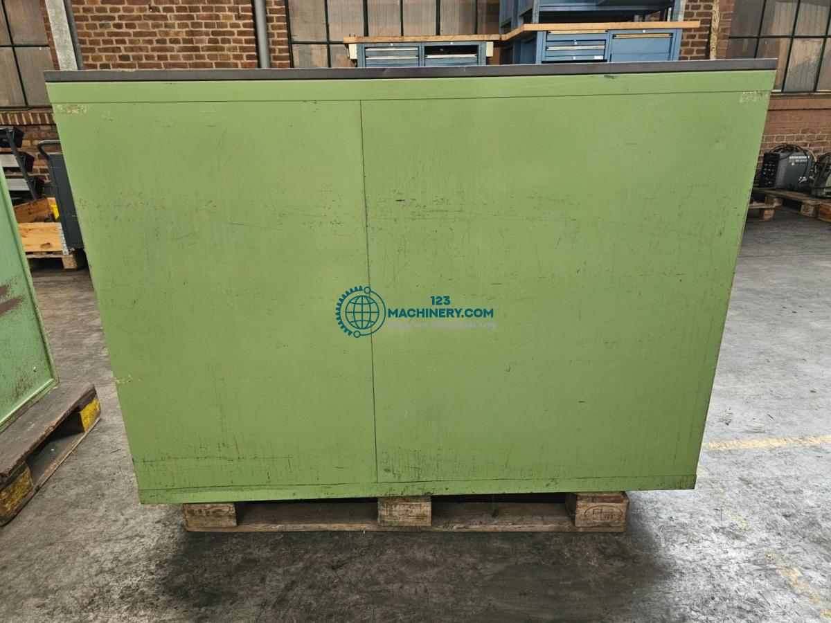 Türenschrank