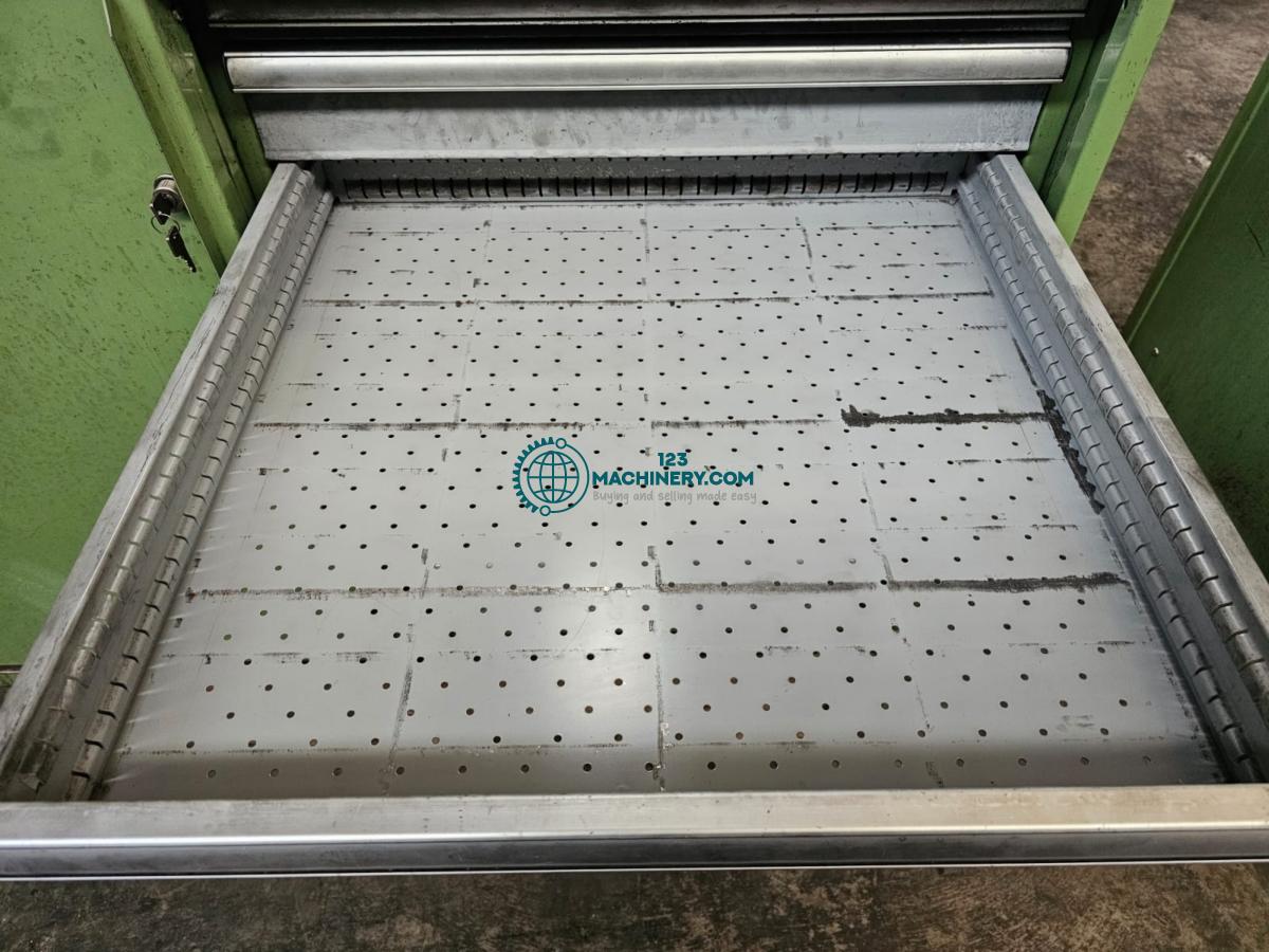 Türenschrank