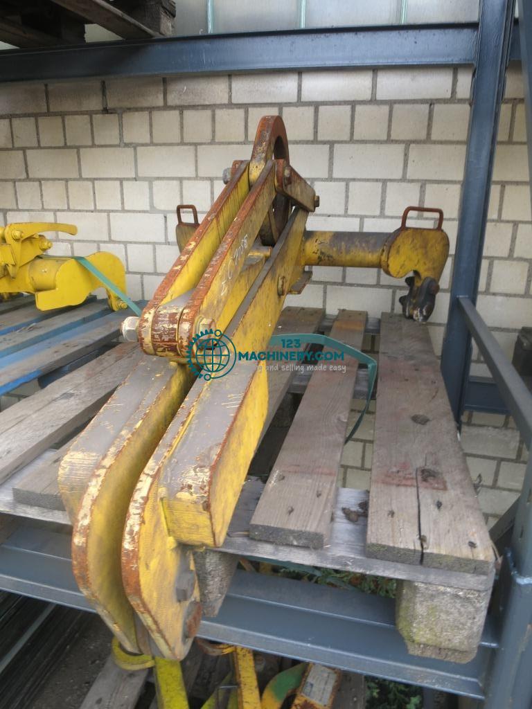 Lifting tongs - gripper