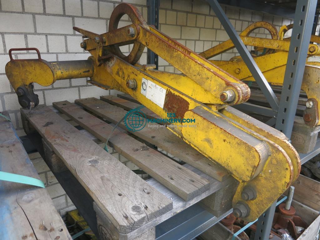 Lifting tongs - gripper