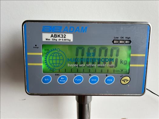 Toon advertentie Adam ABK32 platform scale