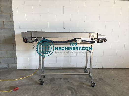 NNP Stainless flighted conveyor