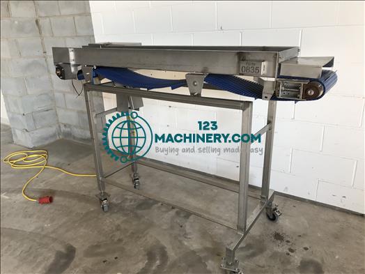 NNP Stainless flighted conveyor