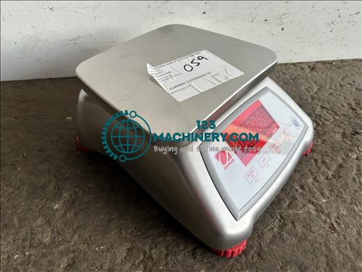 Ohaus Valor2000 platform scale