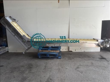 NNP Flighted elevator conveyor