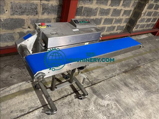 RM Sealers RMBHC Horizontal bag sealer